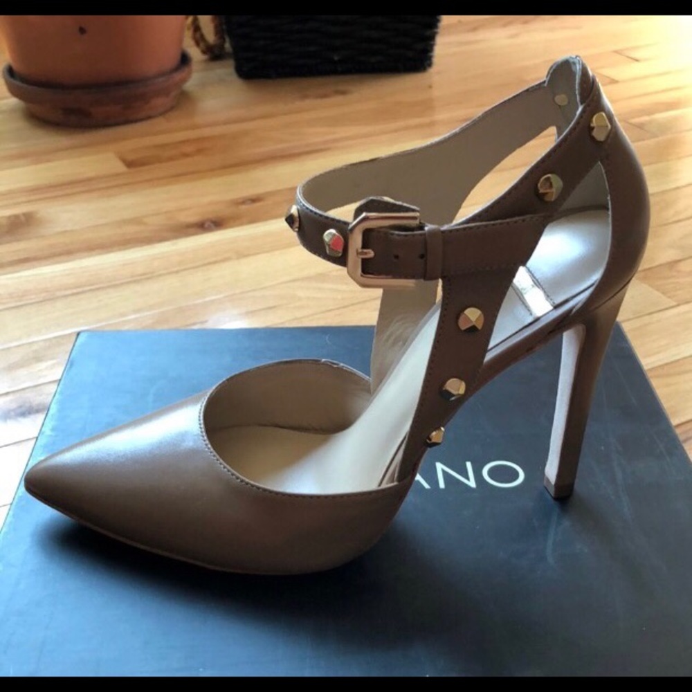 Marciano’s Bobbie Pumps